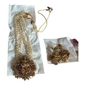 South Indian traditional style goddess style Elegant Gold and Pearl Necklace Set